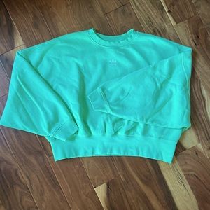 Adidas Crop Sweatshirt - size L